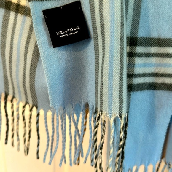 NWOT Women’s Lord & Taylor Blue Plaid 100% Acrylic Fringe Scarf - Picture 4 of 5